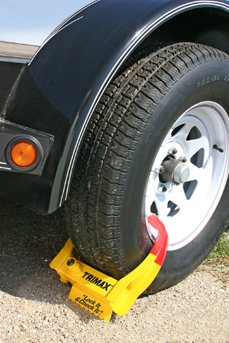 Deluxe Universal Wheel Chock Lock 3