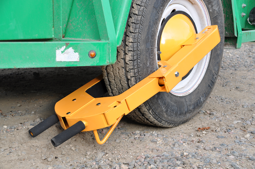 Adjustable Wheel Lock Fits most 10" to 18"Wheels Inc Padlock 4